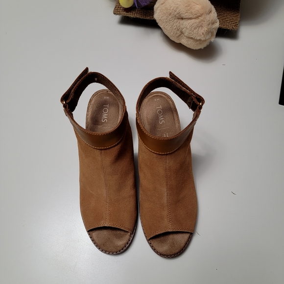 TOMS Women's Tan Peep-Toe Shoes - Picture 1 of 6
